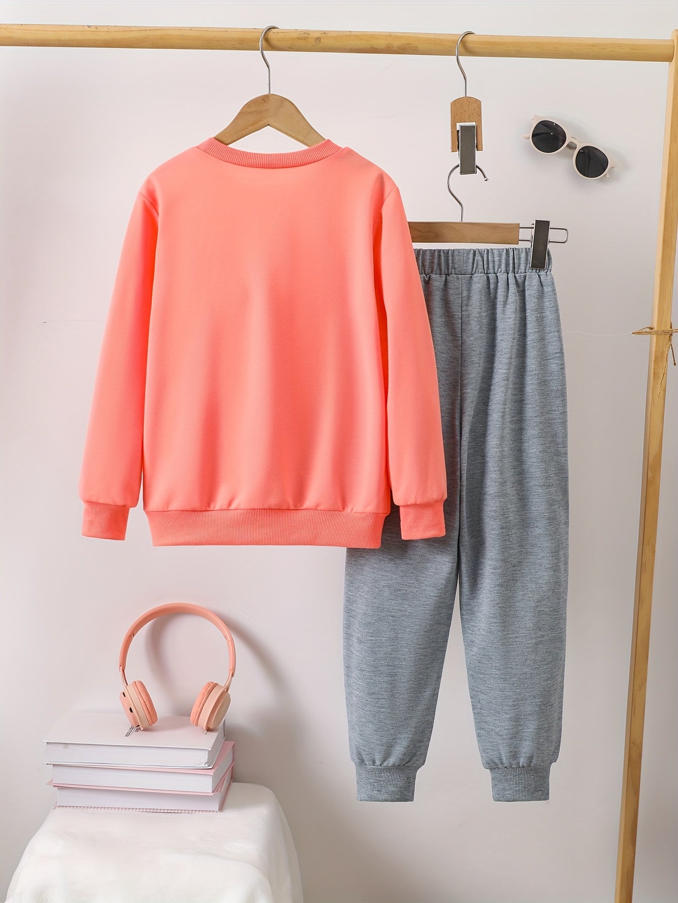 Y2K Aesthetic K-Pop Matching Set for Girls - Oversized Anime Graphic Pullover & Sweatpants Outfit